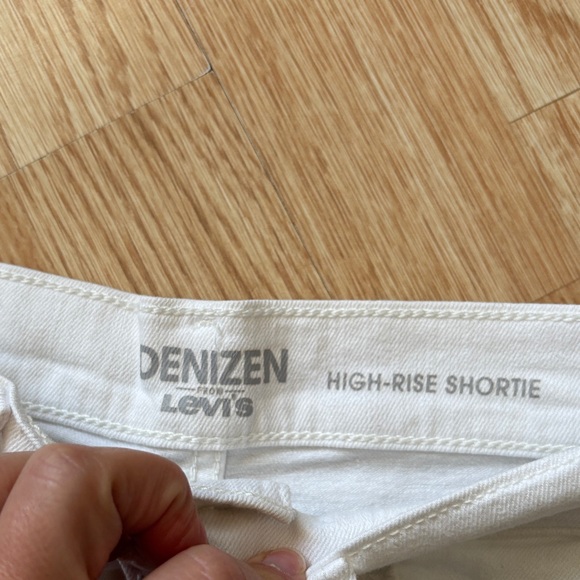 Denizen from Levi's Women's Cream Jean Shorts - Picture 4 of 5